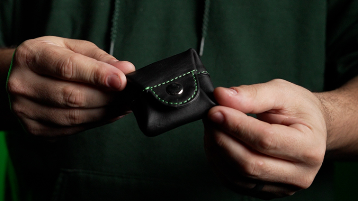 COLOR CODE COIN PURSE GREEN by Bob Kohler - Trick - 이미지 4